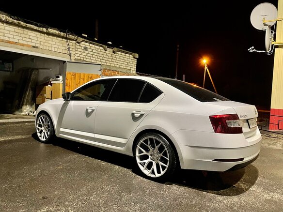 2017 Skoda Octavia III (A7) Рестайлинг, белый, 1320000 рублей - вид 5