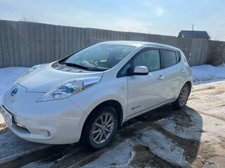 2015 Nissan Leaf (EM57) I (ZE0/AZE0), белый, 700000 рублей, вид 1