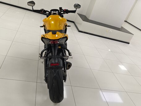 2025 Triumph Street Triple, жёлтый, 1550000 рублей, вид 4