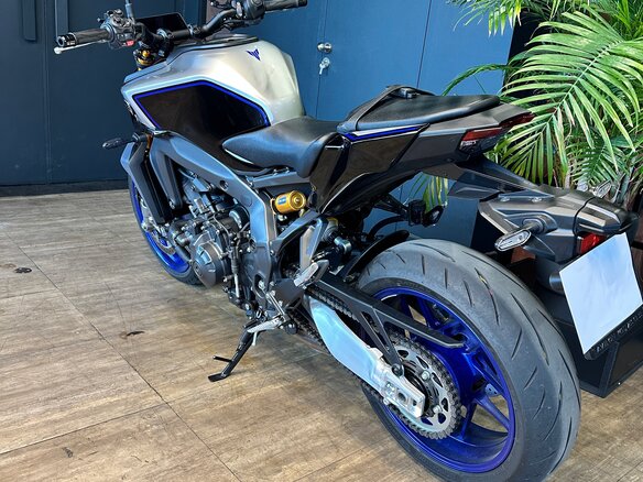 2025 Yamaha MT-09 (FZ-09), чёрный, 1390000 рублей - вид 10