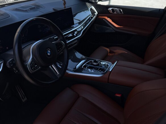 2023 BMW X7 M60i I (G07) Рестайлинг, белый, 12500000 рублей - вид 5