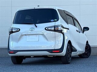 2021 Toyota Sienta II Рестайлинг, белый, 1102000 рублей, вид 3