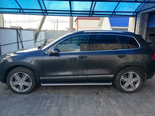2013 Volkswagen Touareg II, серый, 3100000 рублей, вид 2