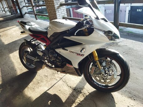 2010 Triumph Daytona 675, белый, 849000 рублей, вид 3