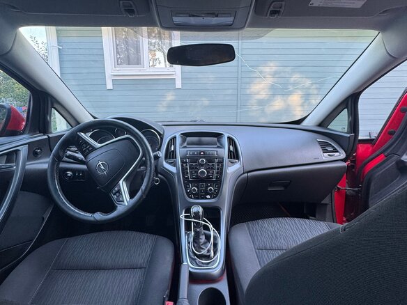 2012 Opel Astra GTC J Рестайлинг, красный, 750000 рублей - вид 5