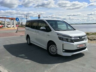 2015 Toyota Voxy III (R80), белый, 1590000 рублей, вид 3
