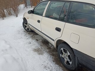 2001 Toyota Caldina I Рестайлинг, белый, 375000 рублей, вид 3