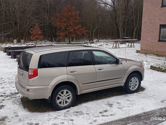2002 Isuzu Axiom, серый, 720000 рублей - вид 3