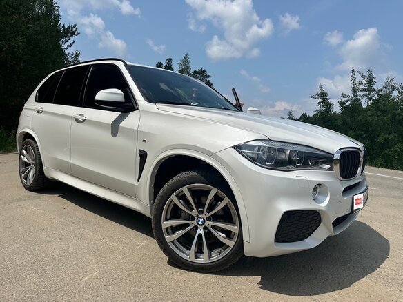 2017 BMW X5 30d III (F15), белый, 4900000 рублей