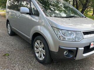 2014 Mitsubishi Delica D:5 I, серебристый, 2250000 рублей, вид 2