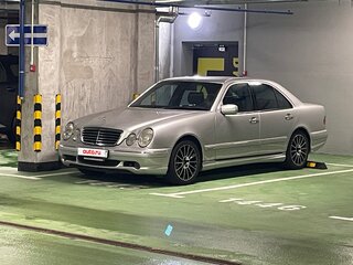 2001 Mercedes-Benz E-Класс 320 II (W210, S210) Рестайлинг, серебристый, 2300000 рублей, вид 1