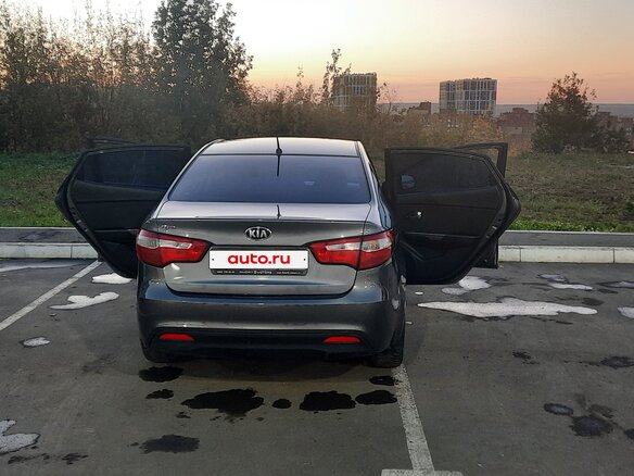 2014 Kia Rio 6-speed III, серый, 660000 рублей - вид 5