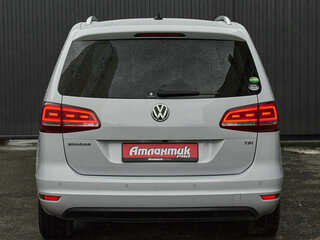 2017 Volkswagen Sharan II Рестайлинг, белый, 1645000 рублей, вид 5
