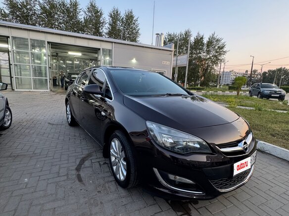 2015 Opel Astra J Рестайлинг, коричневый, 970000 рублей - вид 4