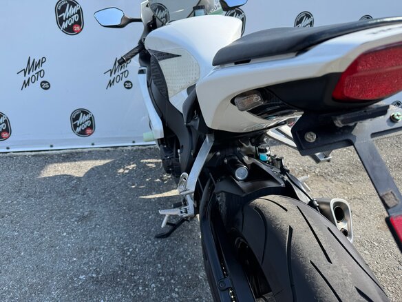 2009 Honda CBR 1000 RR/RA Fireblade, белый, 800000 рублей - вид 9