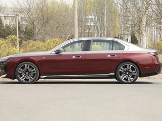 2025 BMW 7 серии 740i xDrive VII (G70), красный, 16760000 рублей, вид 5