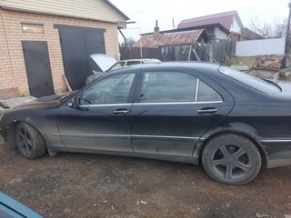 2004 Mercedes-Benz S-Класс 430 Long IV (W220) Рестайлинг, чёрный, 900000 рублей, вид 2