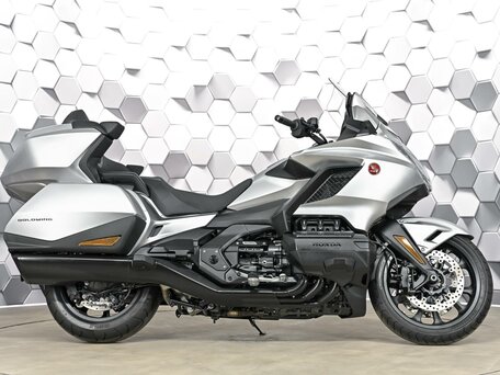 2025 Honda GL 1800 Gold Wing, серебристый, 3649000 рублей, вид 3