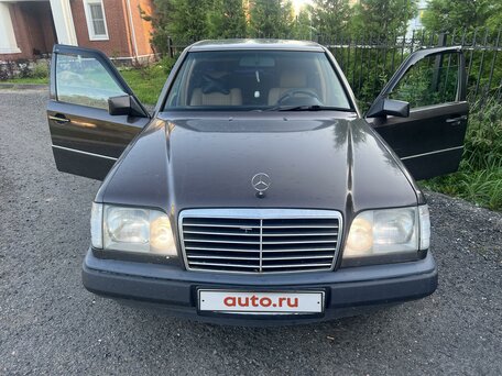 1990 Mercedes-Benz W124 230, коричневый, 550000 рублей, вид 1