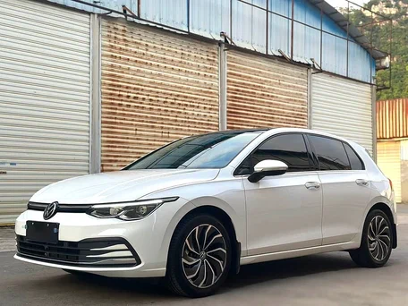 2023 Volkswagen Golf VIII, белый, 1830000 рублей, вид 1