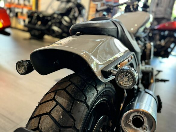 2024 Harley-Davidson Fat Bob, серый, 3250000 рублей - вид 8