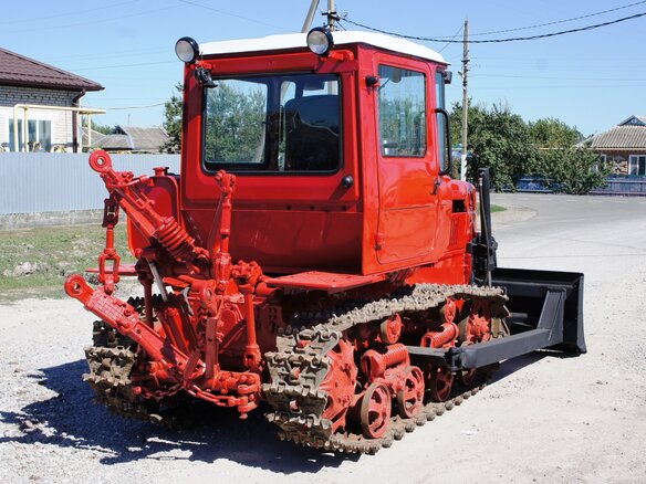 2002 ВгТЗ ДТ-75/ДЗ-42, красный - вид 5
