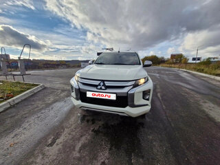2019 Mitsubishi L200 V Рестайлинг, белый, 1350000 рублей, вид 1