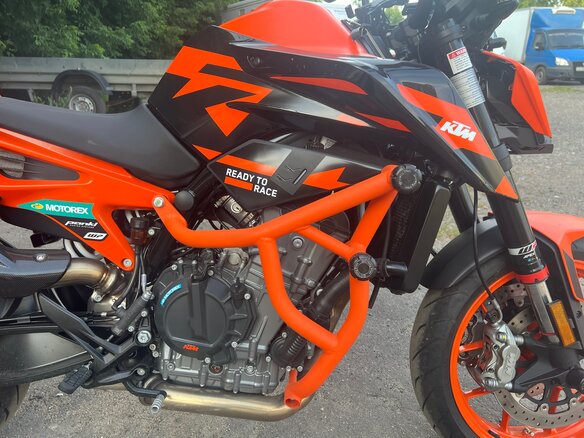 2022 KTM 890 Duke GP, оранжевый, 980000 рублей - вид 2
