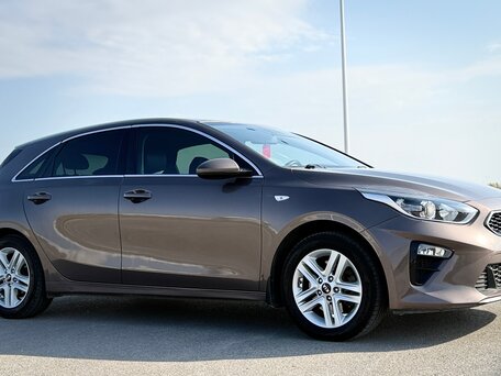 2018 Kia Ceed III, серый, 1590000 рублей, вид 3