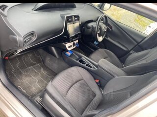 2016 Toyota Prius IV (XW50), серебристый, 1400000 рублей, вид 2