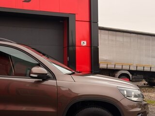 2015 Volkswagen Tiguan I Рестайлинг, коричневый, 1949000 рублей, вид 3