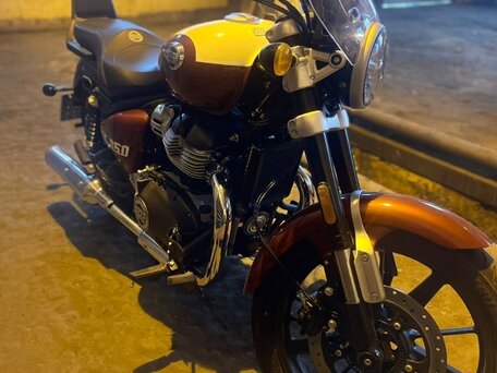 2024 Royal Enfield Super Meteor, красный, 680000 рублей, вид 5