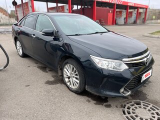 2015 Toyota Camry VII (XV50) Рестайлинг, серый, 2150000 рублей, вид 3
