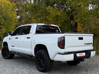 2014 Toyota Tundra CrewMax II Рестайлинг, белый, 4150000 рублей, вид 4