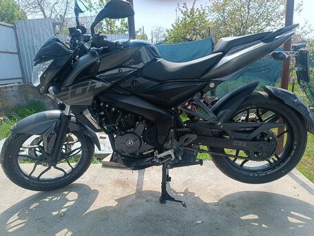 2020 Bajaj Pulsar NS 200, чёрный, 280000 рублей, вид 2