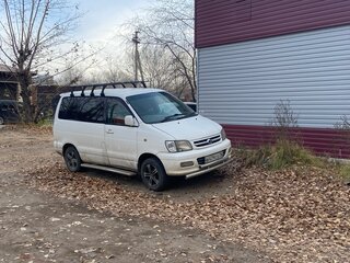 2001 Toyota Town Ace Noah III, белый, 720000 рублей, вид 2