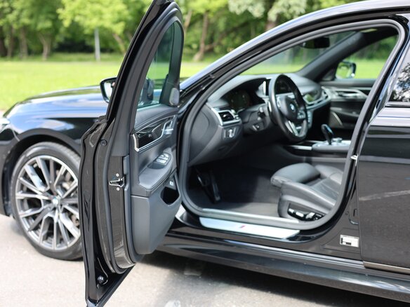 2020 BMW 7 серии 730d xDrive VI (G11/G12) Рестайлинг, чёрный, 9000000 рублей - вид 15