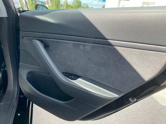 2018 Tesla Model 3 Mid Range I, чёрный - вид 5