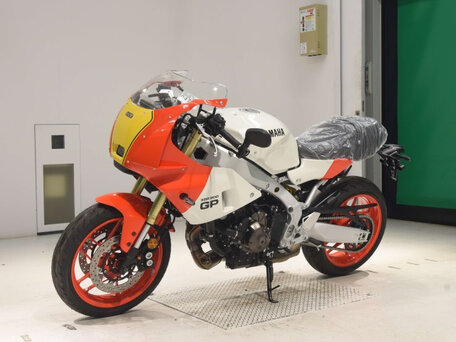 2025 Yamaha XSR900, белый, 1200000 рублей, вид 4