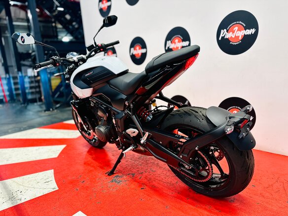 2026 Triumph Trident 660, серый, 1050000 рублей - вид 5