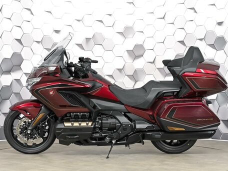 2025 Honda GL 1800 Gold Wing, красный, 3589000 рублей, вид 4