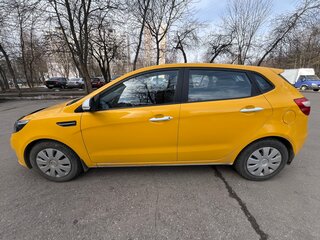 2014 Kia Rio 4-speed III, жёлтый, 900000 рублей, вид 3