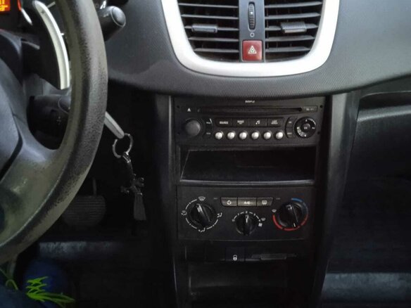 2008 Peugeot 207 I, красный, 300000 рублей - вид 5