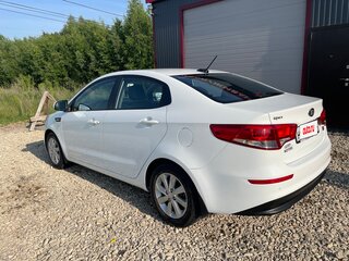 2017 Kia Rio III Рестайлинг, белый, 1100000 рублей, вид 4