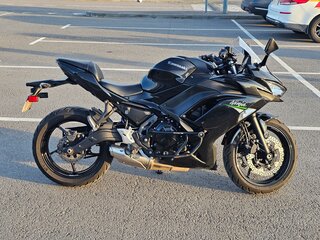2021 Kawasaki Ninja 650, чёрный, 650000 рублей, вид 3