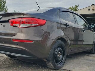2015 Kia Rio III Рестайлинг, коричневый, 900000 рублей, вид 2