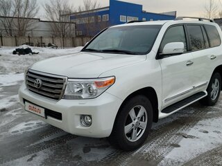 2015 Toyota Land Cruiser 200 Series Рестайлинг 1, белый, 8000000 рублей, вид 1