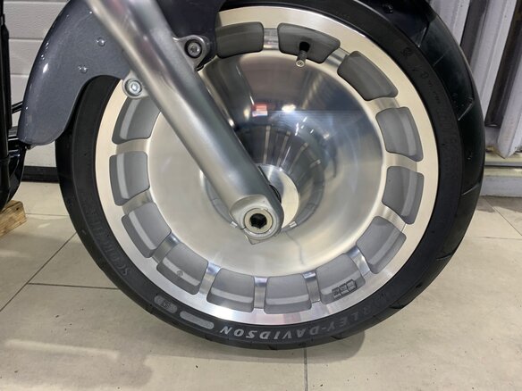 2021 Harley-Davidson Fat Boy, серый, 1849000 рублей - вид 23