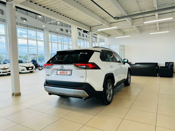 2019 Toyota RAV4 V (XA50), белый, 3100000 рублей - вид 4