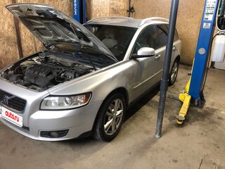 2008 Volvo V50 I Рестайлинг, серебристый, 800000 рублей, вид 3